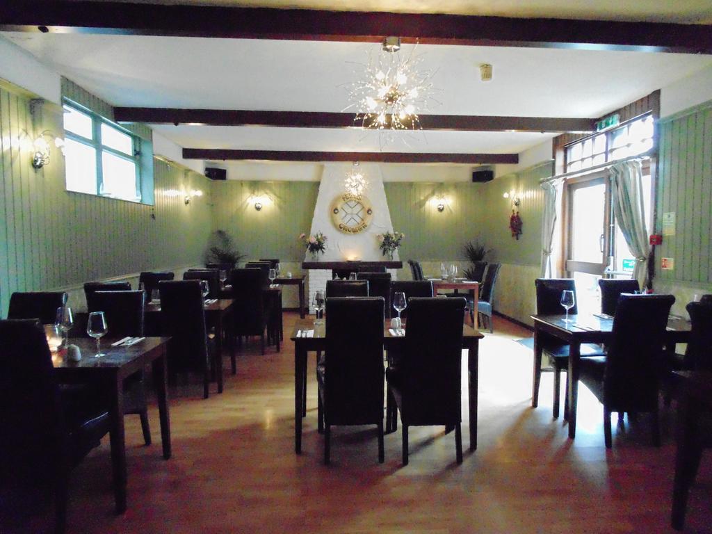 Cedar Inn Edinburg Exteriör bild