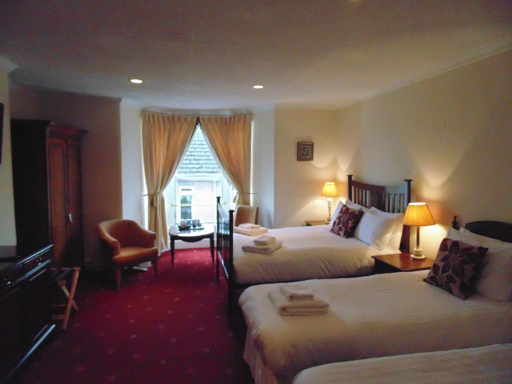 Cedar Inn Edinburg Exteriör bild
