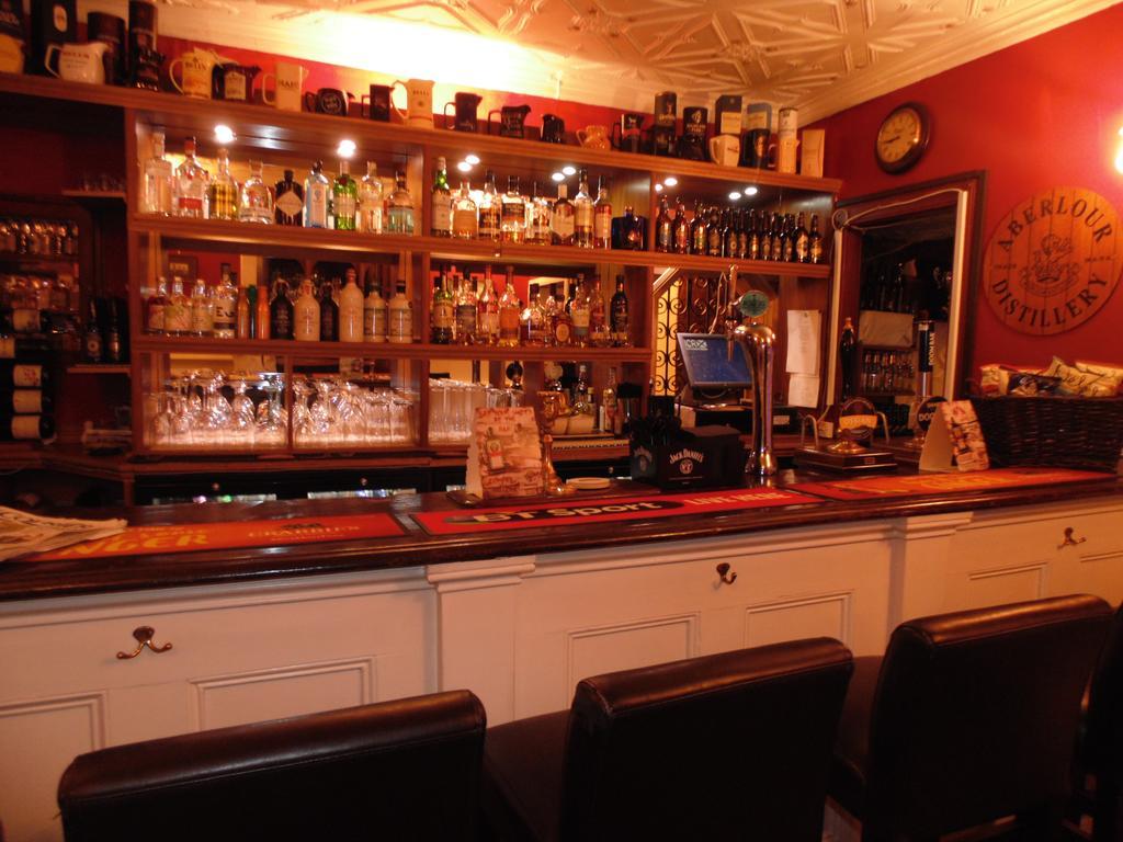 Cedar Inn Edinburg Exteriör bild