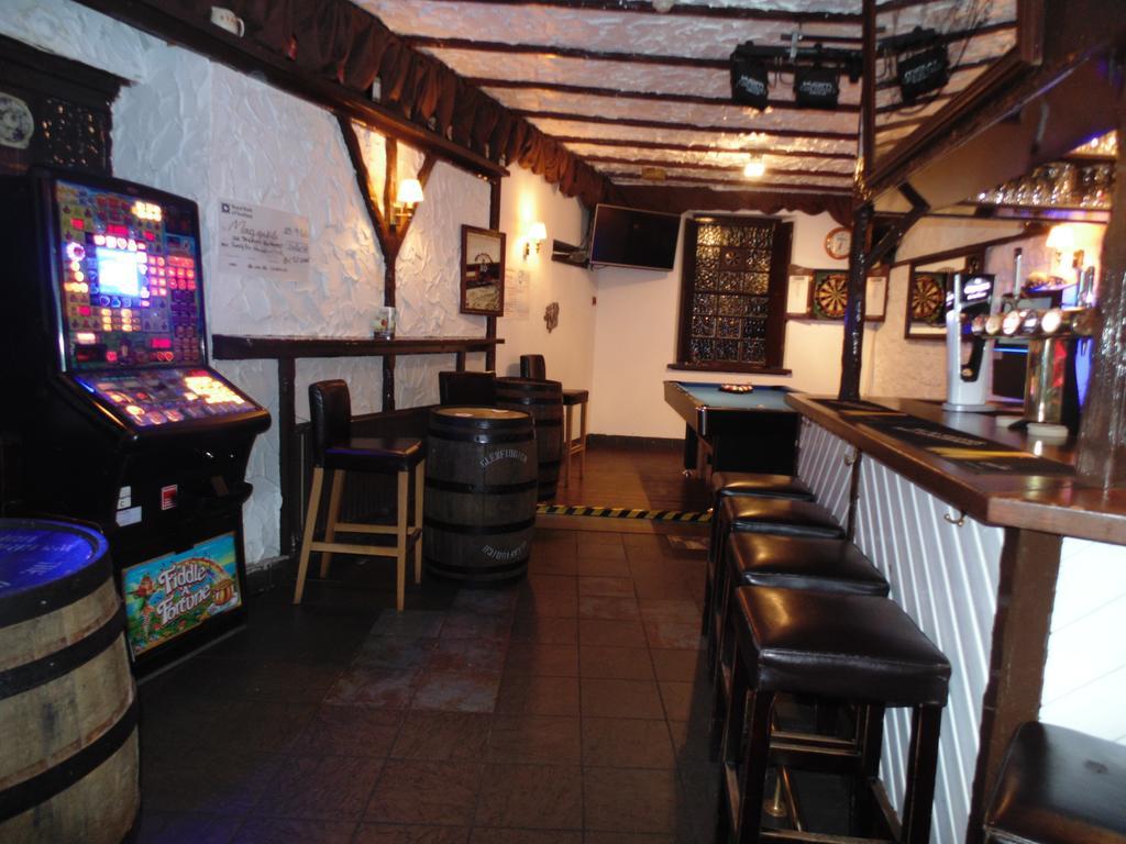 Cedar Inn Edinburg Exteriör bild