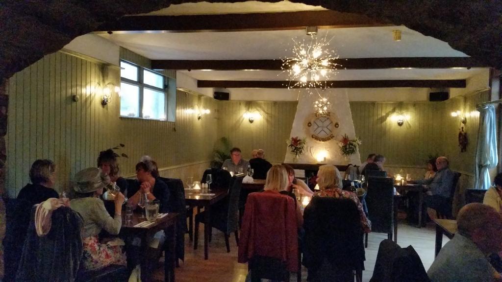 Cedar Inn Edinburg Exteriör bild
