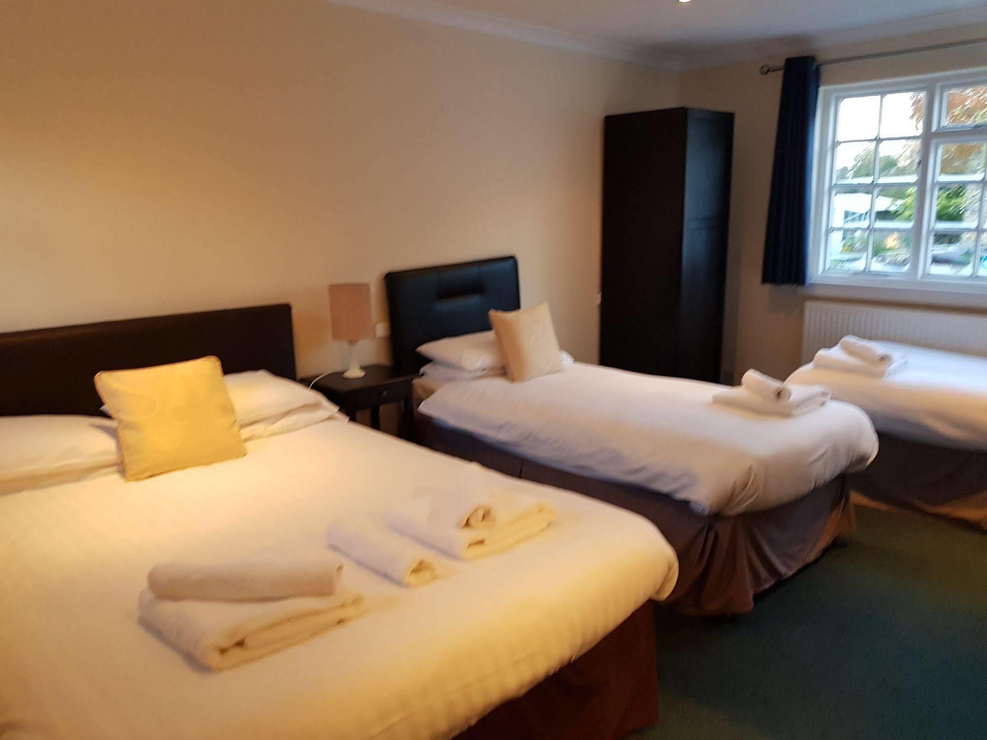 Cedar Inn Edinburg Exteriör bild