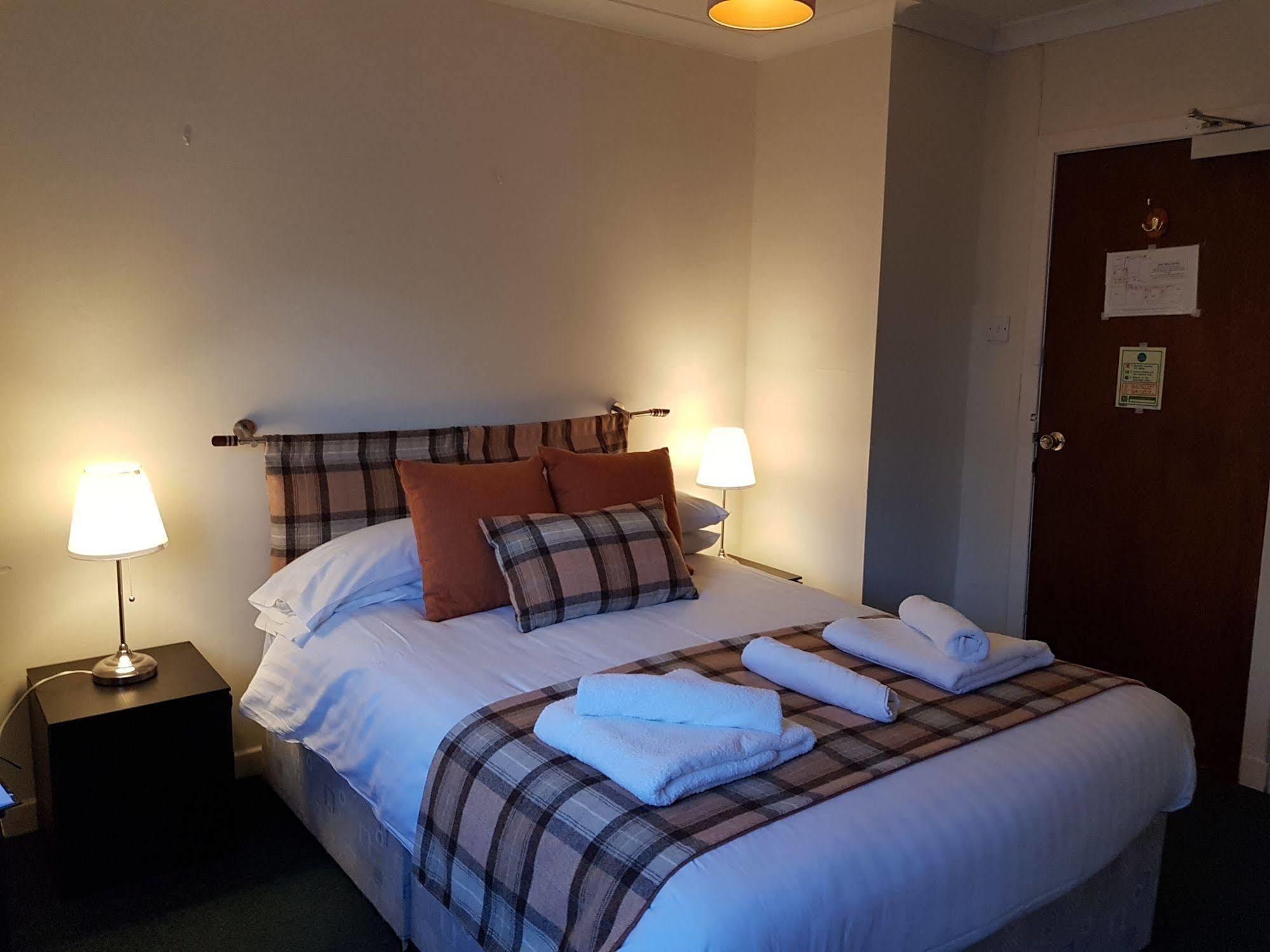 Cedar Inn Edinburg Exteriör bild